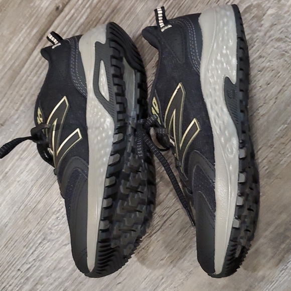 New Balance 410 V7 Sneakers Size 6.5 - Picture 5 of 8